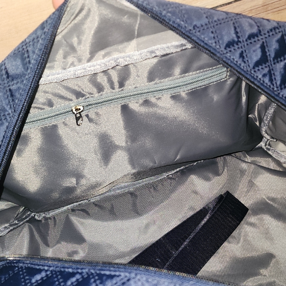 Zuomanni Quilted Navy Blue Duffel Bag - Picture 4 of 4